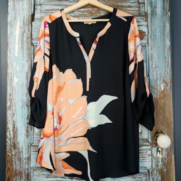 Gibson Latimer Tops - Gibson Latimer Black & Peach Floral Popover Top 2X